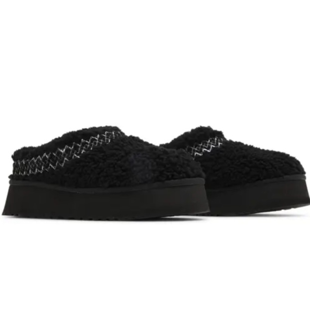 NIB
UGG authentic 
Wmns Tazz Braid Slipper 'Black'
Sz 9